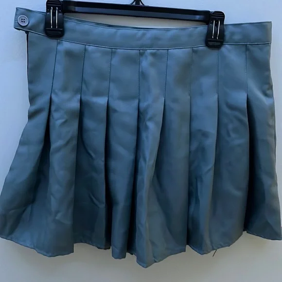 Gray pleated skirt - Picture 1 of 2